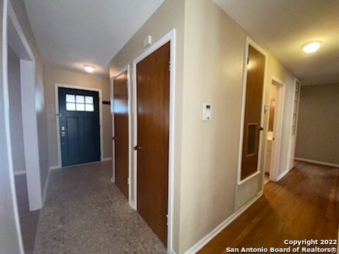 Building Photo - 422 Zephyr Dr