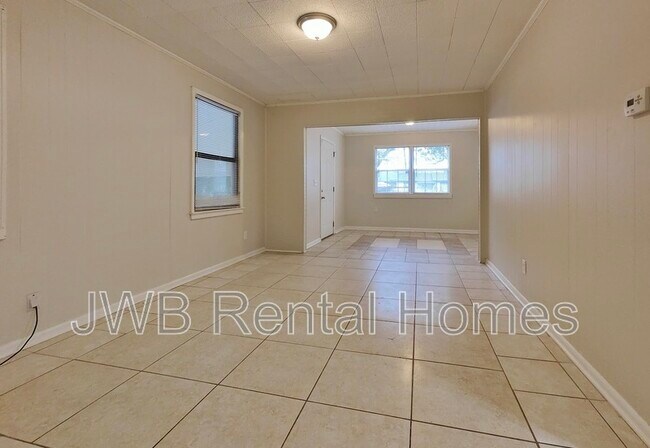 Foto del edificio - 5511 Royce Ave