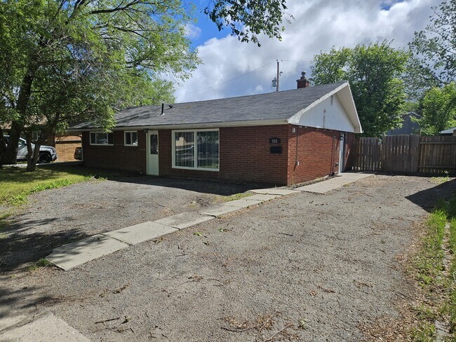 Building Photo - 333 Elphinstone St