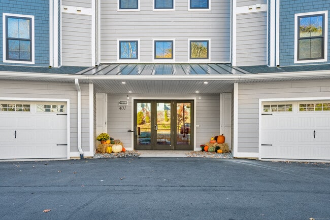 Building Photo - 401 Albany Turnpike