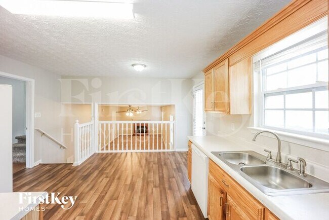 Building Photo - 5220 Bailey Dr