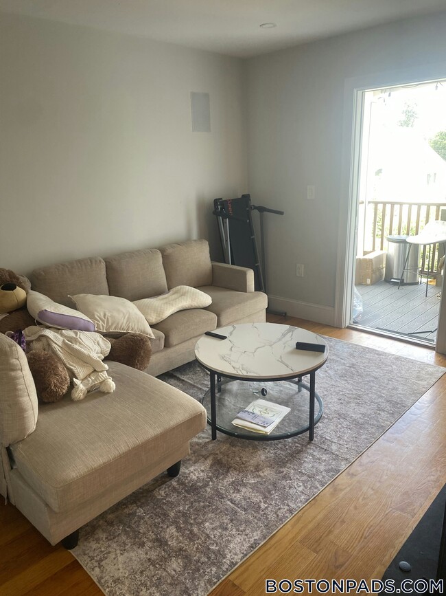 Building Photo - 127 Shirley St