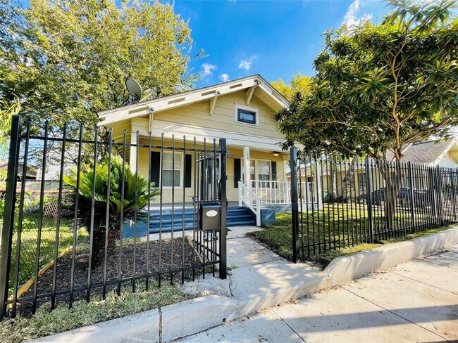 Building Photo - 1404 N 67th St