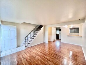 Building Photo - 711 3rd St