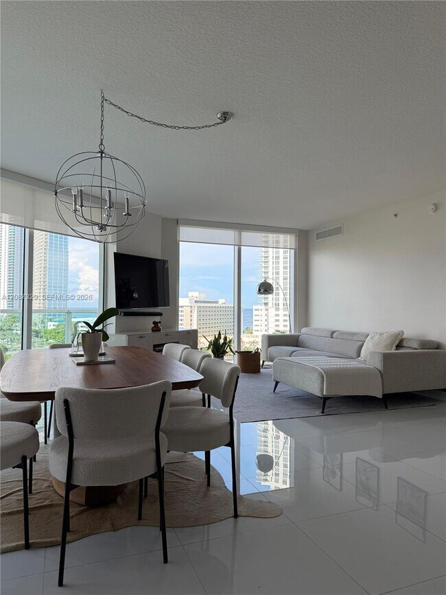 Foto del edificio - 200 Sunny Isles Blvd