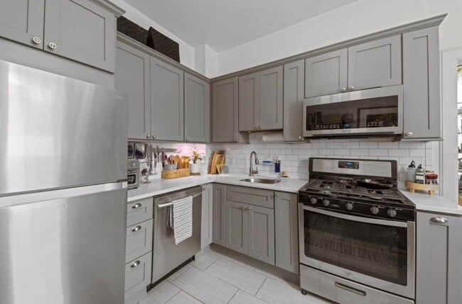 Building Photo - 106 Bowers St