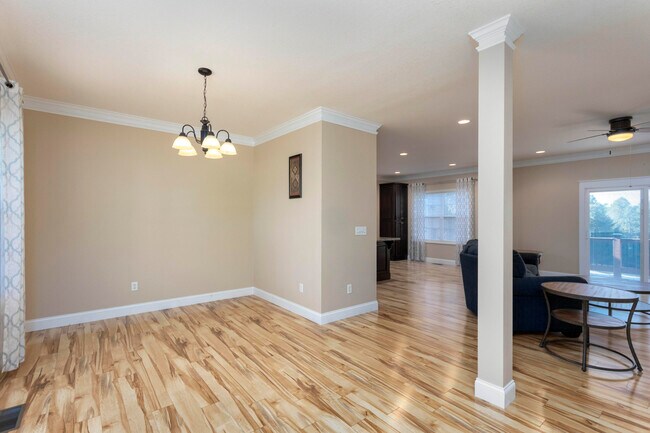 Foto del edificio - 275 Hazelwood Rd