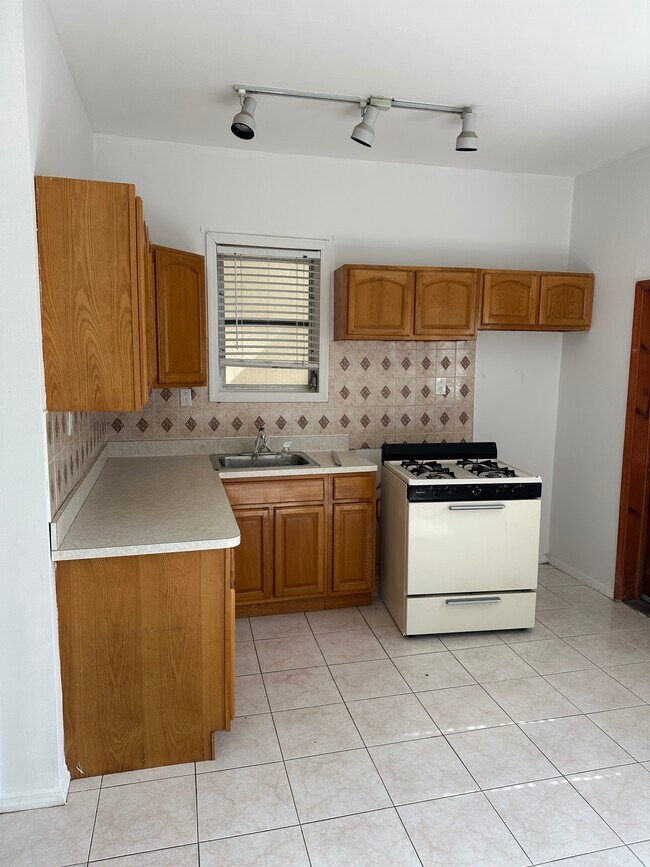 Foto del edificio - 8751 24th Ave