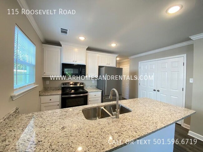 Foto del edificio - 115 Roosevelt Rd