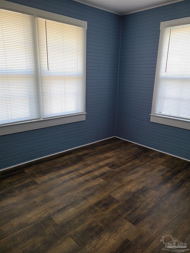 Foto del edificio - 2828 W Gonzalez St