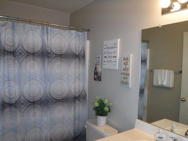 Secondary Bath - 9151 W Greenway Rd
