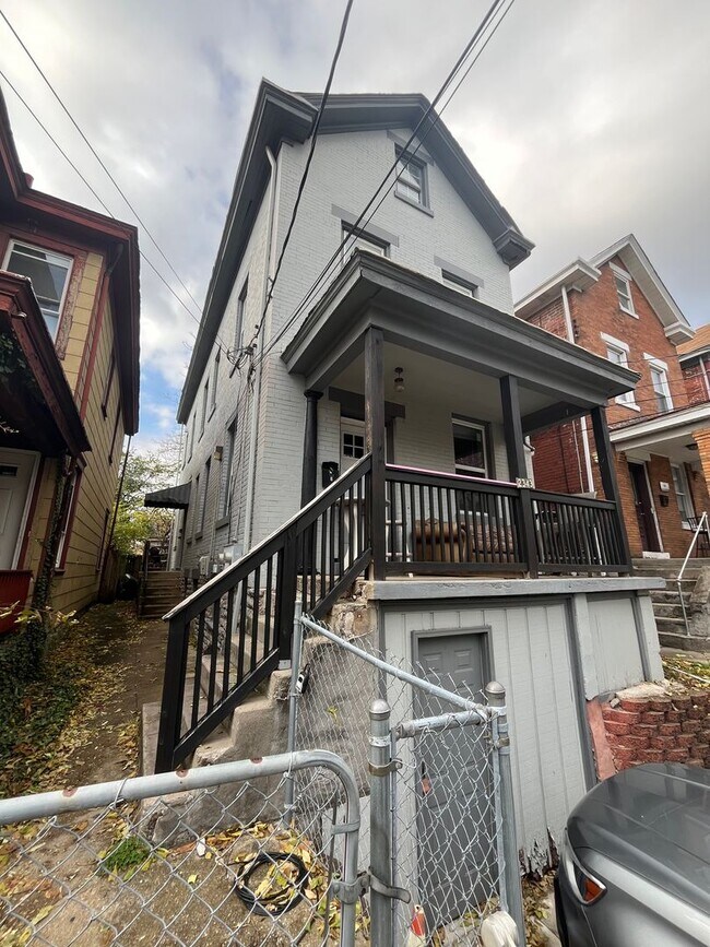 Foto del edificio - Five Bedroom Available for 26-27 School Year!