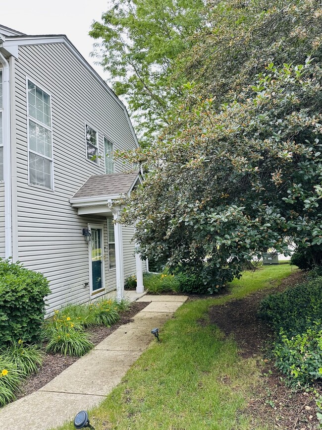 Building Photo - 620 Lakeridge Ct