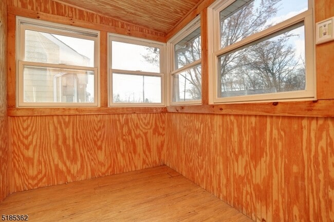 Building Photo - 26 Manito Ave