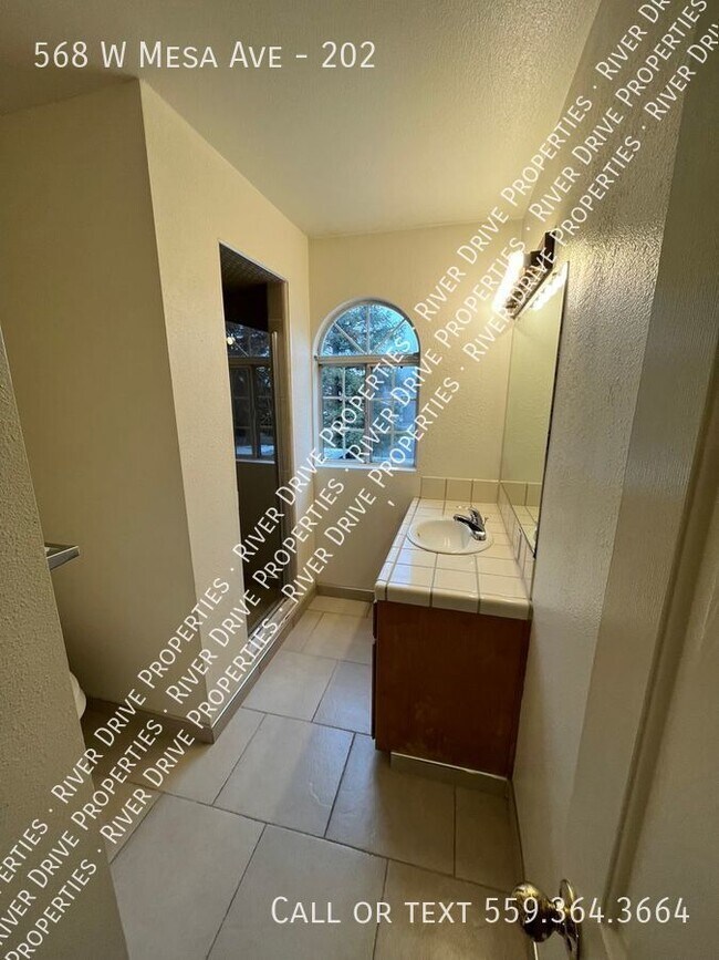 Building Photo - Updated Two Bedroom Apartment in Clovis!