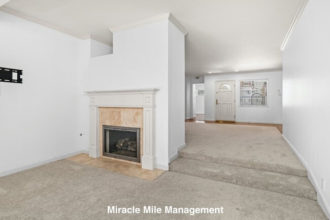 Building Photo - Ranch-Style, Spacious 5 Bedroom Home is De...