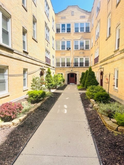 Primary Photo - 6625 S Drexel Ave