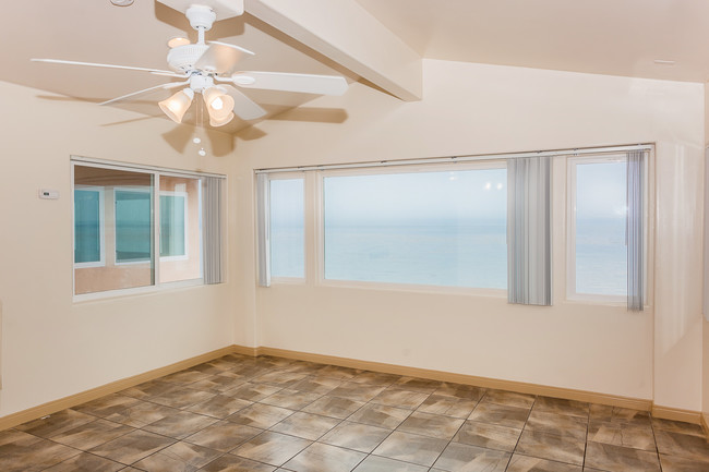 All units have ocean view living rooms - 6745 Del Playa Dr