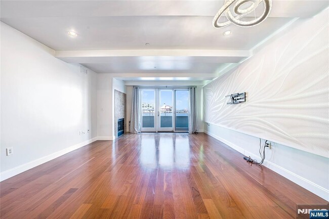Building Photo - 600 Harbor Blvd