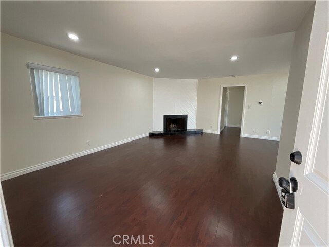 Foto del edificio - 2641 Santa Ana Ave
