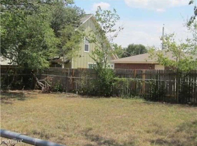 Foto del edificio - 3 br, 1 bath House - 200B Richards St