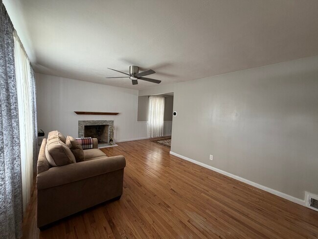 Foto del edificio - 17 Brian Rd