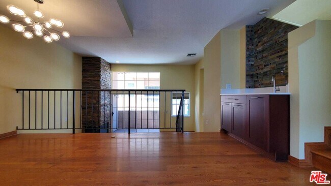 Foto del edificio - 7320 Balboa Blvd