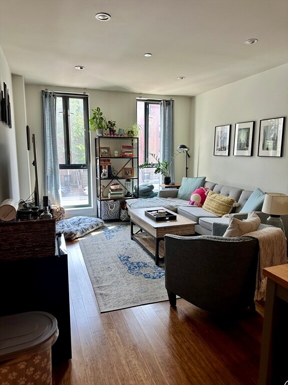 Foto principal - 691 Massachusetts Ave