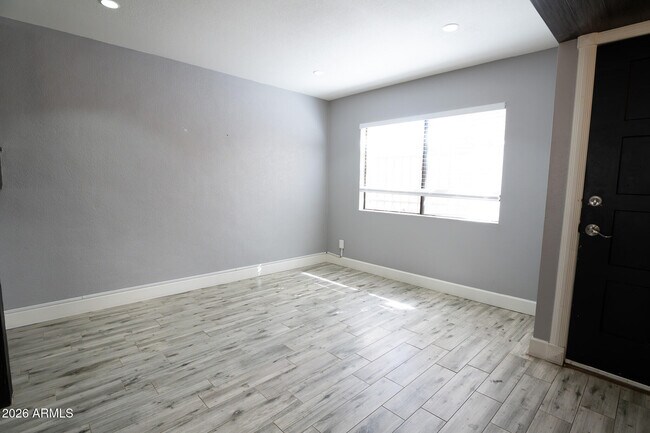 Foto del edificio - 5100 N Miller Rd