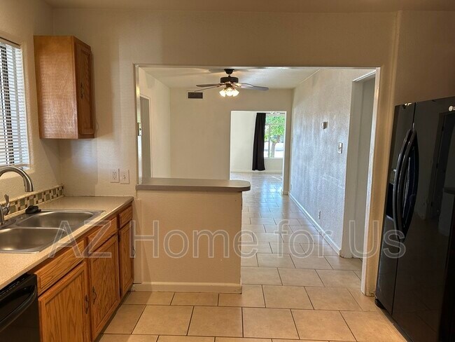 Building Photo - 2037 N 21st Pl