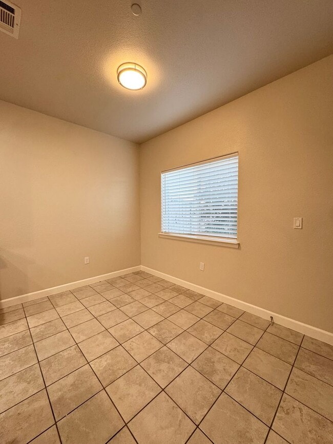 Building Photo - 1437 Wyla Walk