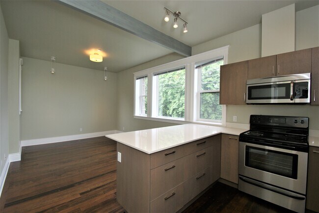 Building Photo - 1626 13th Ave