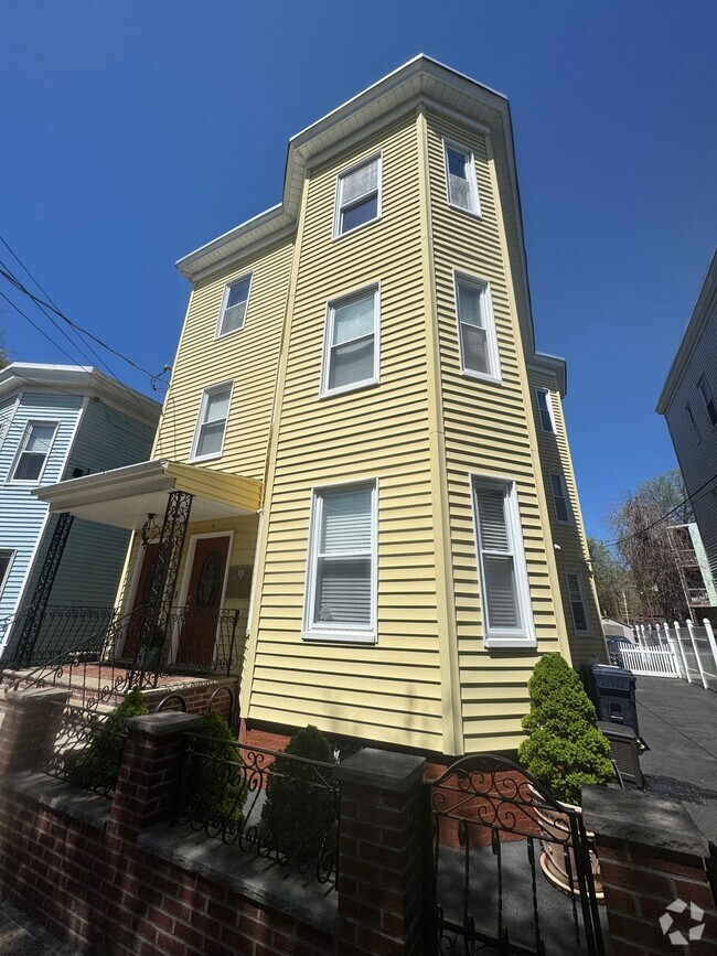 Building Photo - 5 Palermo St