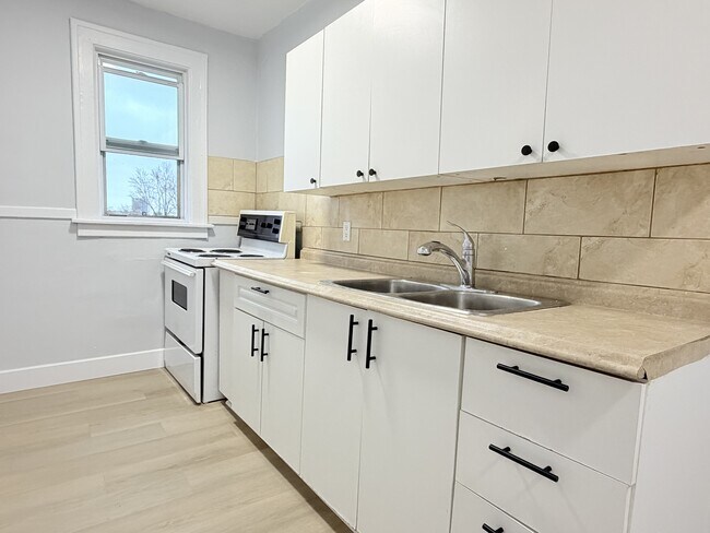 Building Photo - 277 Curry Ave