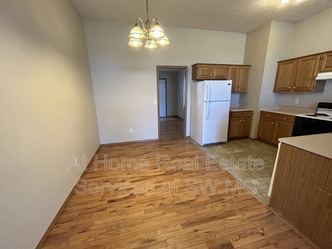 Foto del edificio - 1806 Cedarcrest Ave