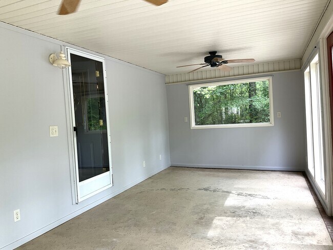 Sun Room - 116 Putman St