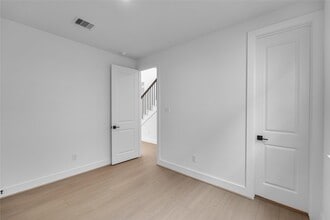 Building Photo - 4320 Avron Dr