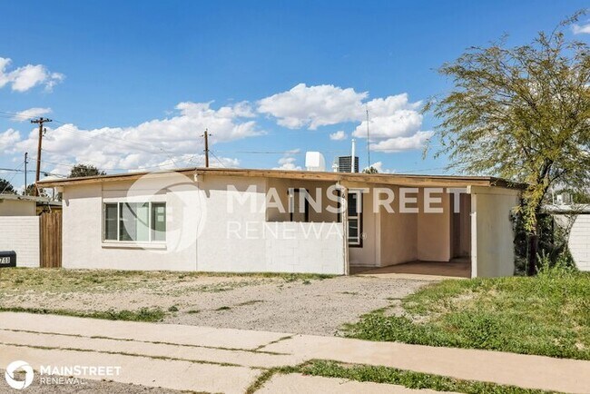 Building Photo - 6711 E 45th St, Tucson, AZ 85730