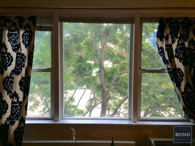 Foto del edificio - 301 E 73rd St