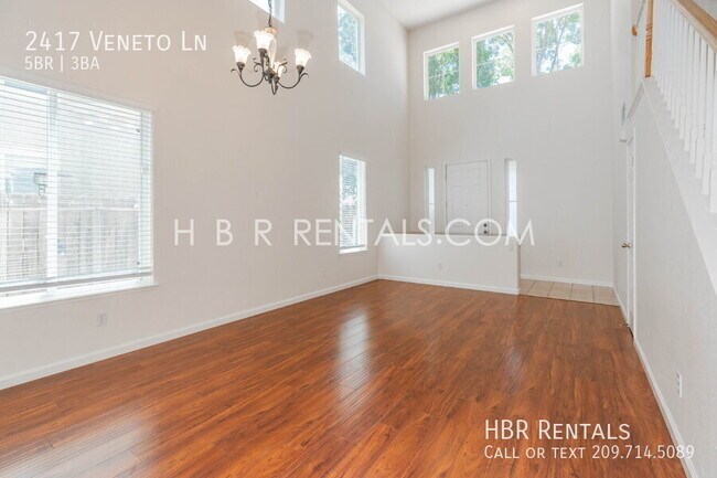 Foto del edificio - 2417 Veneto Ln