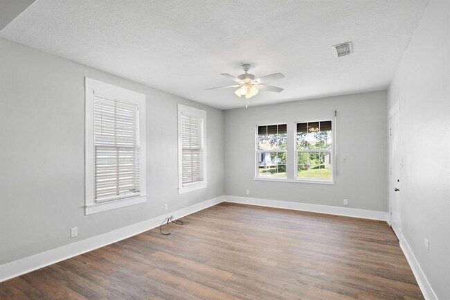 Building Photo - 4905 Bernardo De Galvez Ave