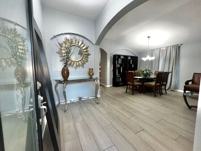 Foto del edificio - Amazing 4x2 in Lake Nona!! Gated Nona Crest! All tile flooring!! 2 car garage!