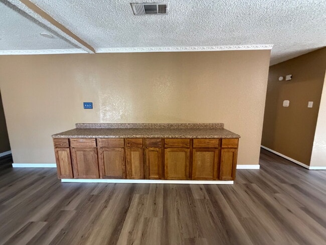 Building Photo - "Charming 3-Bedroom 2 Full Baths in Lubbock!"