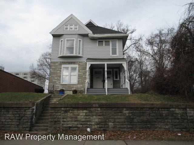 Building Photo - 2631 Victory Pkwy