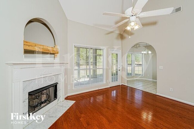 Foto del edificio - 417 Waterford Dr