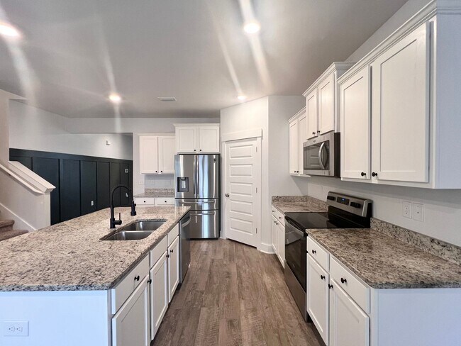 Foto del edificio - 5 Bed/3 Bath Home - Arbor Place