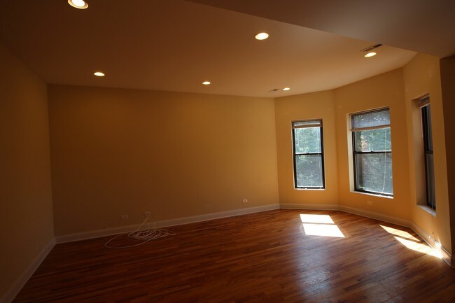 Foto del edificio - 4927 N Winthrop Ave