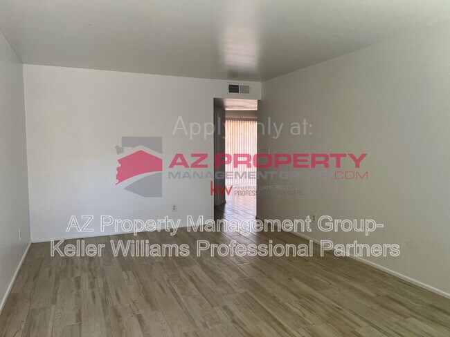 Foto del edificio - 2228 E Broadway Rd