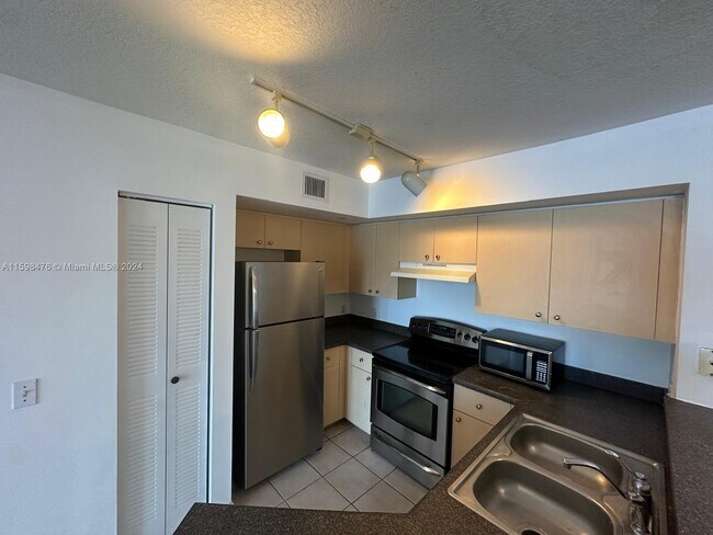 Building Photo - 4240 San Marino Blvd