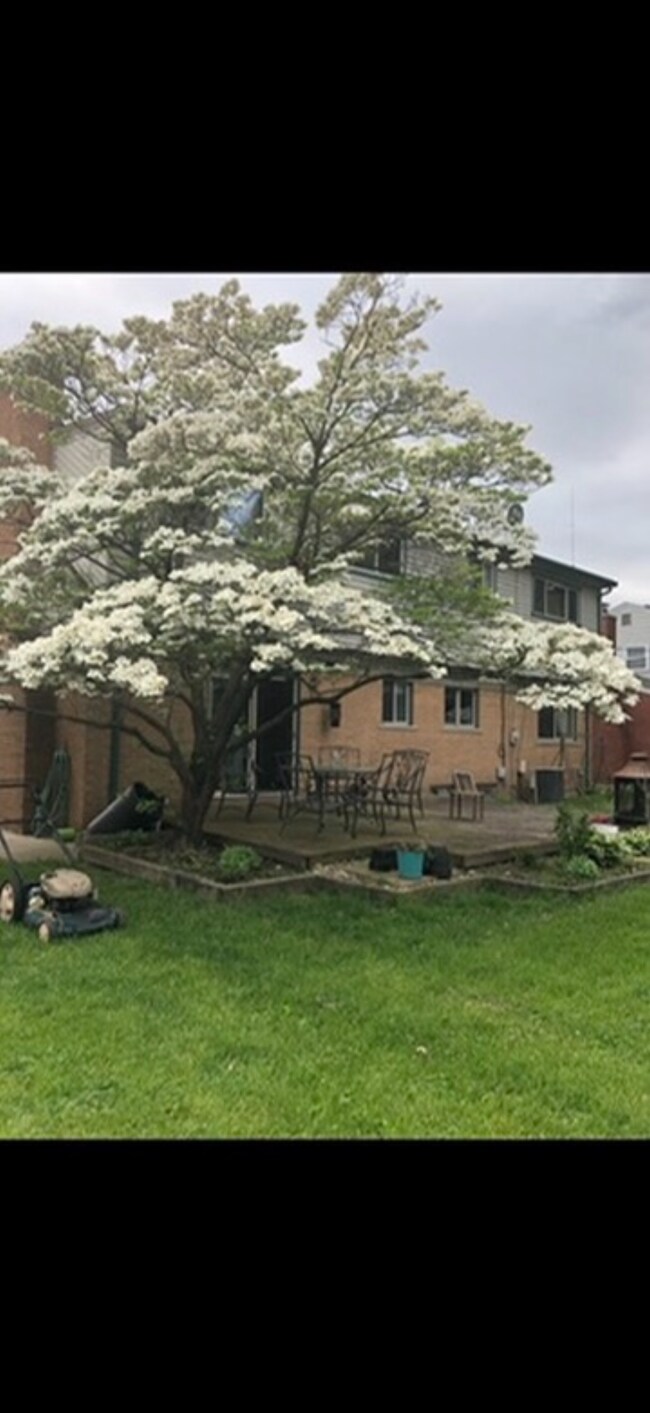 Foto del edificio - 16974 Sherborne Ave